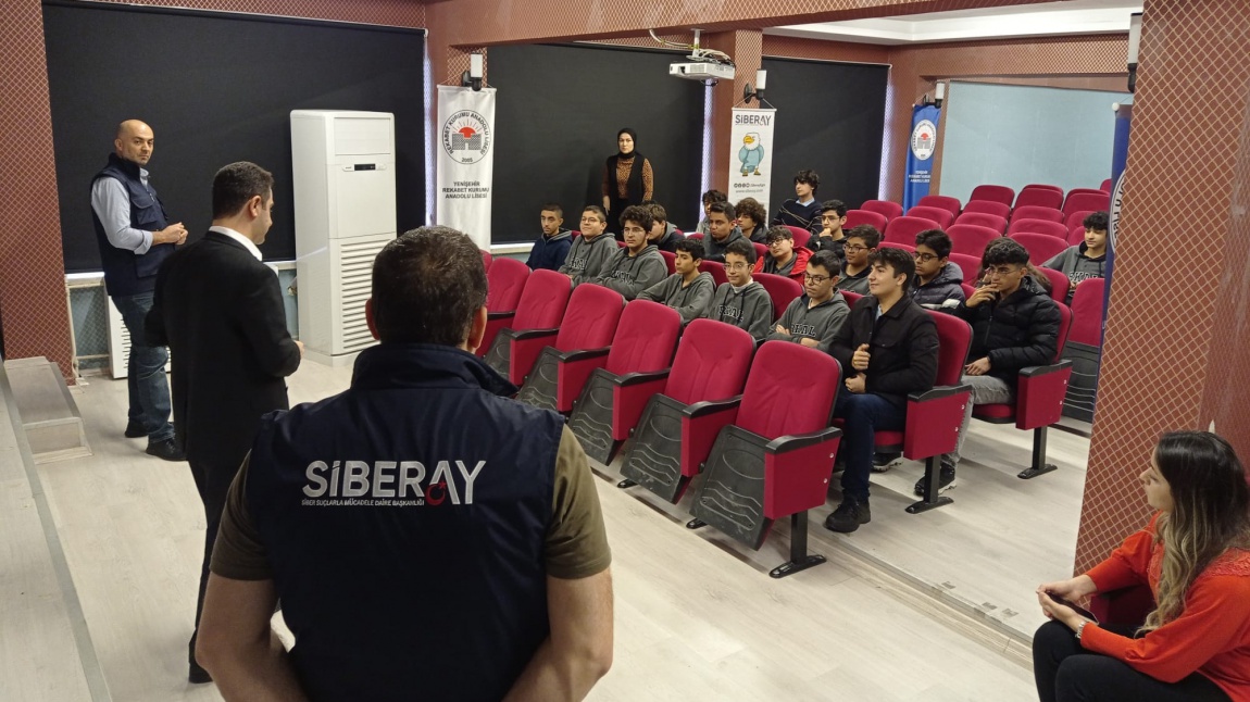 ''SİBERAY'' Programı Faaliyetleri Kapsamında Diyarbakır İl Emniyet Müdürlüğü Siber Suçlarla Mücadele Şube Müdürlüğünce Bilgilendirme Yapıldı